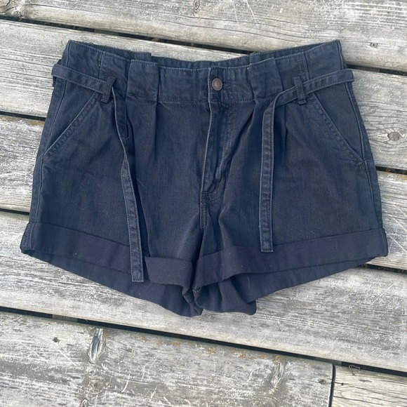 Hollister High Rise Mom Short 3 Inch - Picture 1 of 4